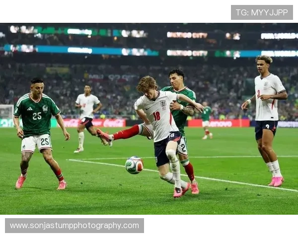 墨西哥2-3不敌英格兰:东道主世界杯之旅结束 墨西哥2-3不敌英格兰:东道主世界杯之旅结束